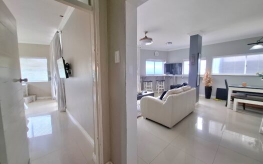 706 UHR Apartment